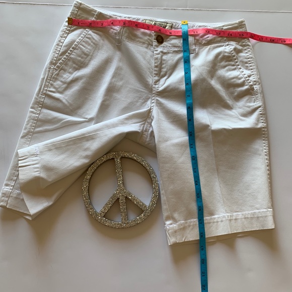 Old Navy Favorite Khakis Bermuda Shorts Size 4 - Picture 7 of 7